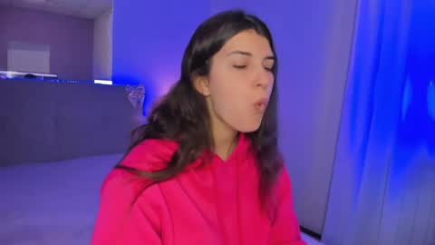 Laura online show from 05/11/26, 05:02
