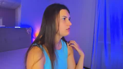 Snapshot of laura__leee chatting on 07/20/26, 05:00 Laura online show from 07/20/26, 05:00