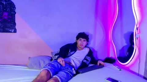 laura_and_kevin online show from 10/04/25, 01:53