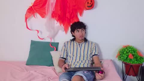 laura_and_kevin online show from 10/18/25, 02:51