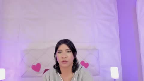 Laura online show from 03/06/25, 01:37