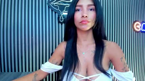 Snapshot of laura_aristizabal_19 chatting on 01/21/25, 01:32 Laura online show from 01/21/25, 01:32