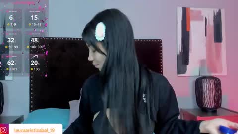 Snapshot of laura_aristizabal_19 chatting on 03/04/25, 01:17 Laura online show from 03/04/25, 01:17