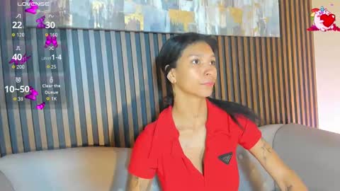 Snapshot of laura_aristizabal_19 chatting on 10/09/25, 12:47 Laura online show from 10/09/25, 12:47