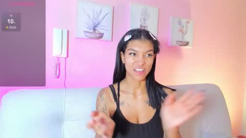 Laura online show from 11/11/25, 01:00