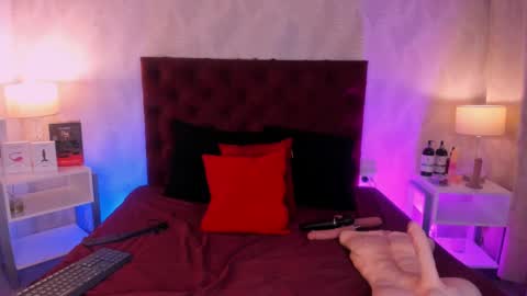 Laura Bassi online show from 03/12/25, 08:41