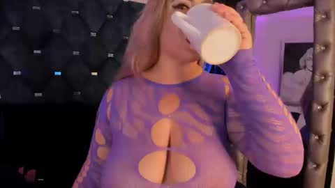 Laura Bassi online show from 09/18/25, 04:03