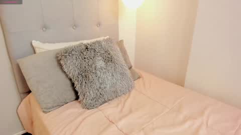 Laura Bonnet  online show from 01/03/25, 08:10