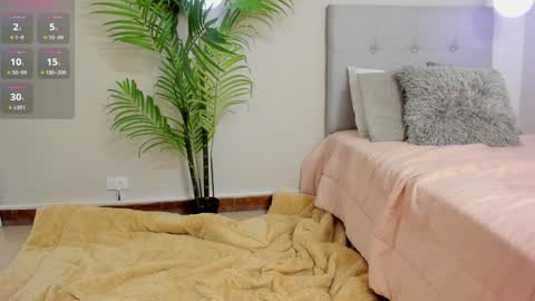 Laura Bonnet  online show from 02/02/25, 04:54