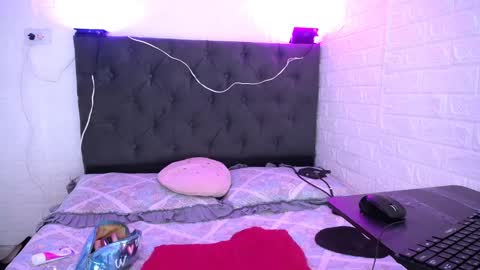 LAURA online show from 12/15/24, 04:37