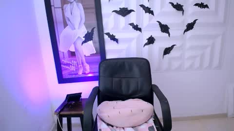 LAURA online show from 10/14/25, 02:29