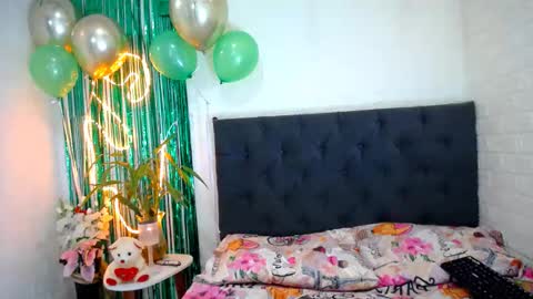 Snapshot of laura_candy02 chatting on 03/17/26, 05:05 LAURA online show from 03/17/26, 05:05