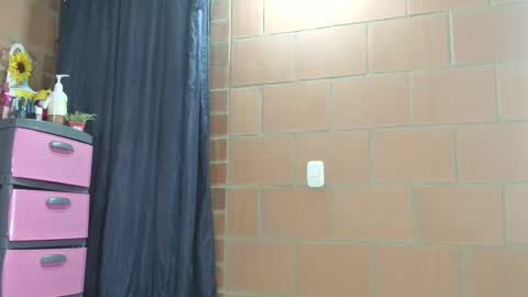 Laura online show from 02/14/25, 04:58