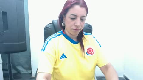 Snapshot of laura_craizy chatting on 06/18/26, 02:34 CALL ME LOVE LAURA online show from 06/18/26, 02:34