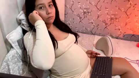 laura online show from 01/10/25, 02:46