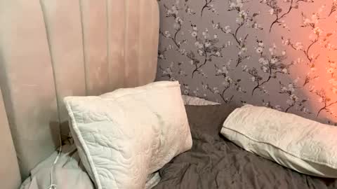 laura online show from 02/08/25, 02:26