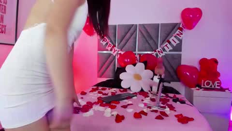 Snapshot of laura_dicardy chatting on 02/14/26, 07:54 laura_dicardy online show from 02/14/26, 07:54