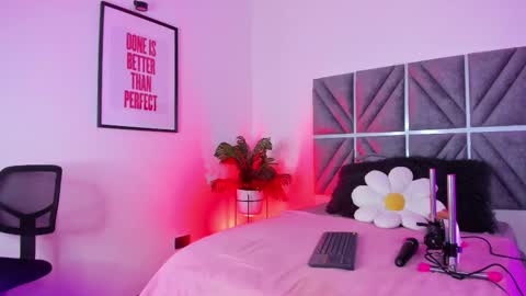 Snapshot of laura_dicardy chatting on 03/26/26, 08:25 laura_dicardy online show from 03/26/26, 08:25