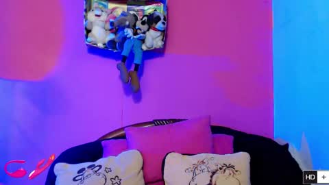 Snapshot of laura_fountain_ chatting on 11/27/25, 10:45 weedcam Curly Laura OF online show from 11/27/25, 10:45