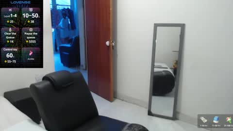 laura_foxx2379 online show from 01/27/25, 05:37