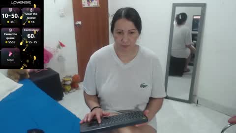 laura_foxx2379 online show from 09/24/25, 12:47