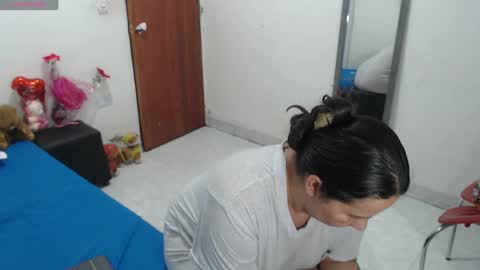 laura_foxx2379 online show from 10/01/25, 01:55