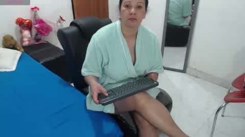 laura_foxx2379 online show from 10/14/25, 12:00