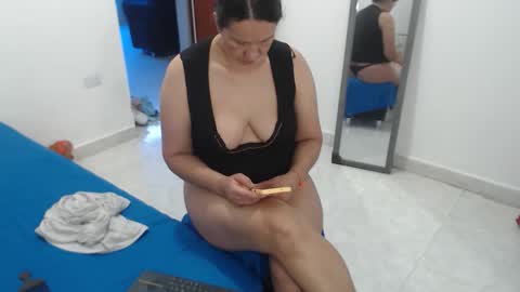 laura_foxx2379 online show from 01/09/26, 04:54