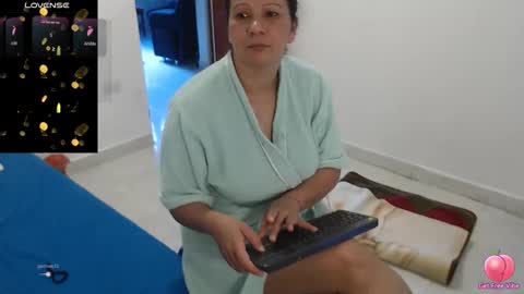 laura_foxx2379 online show from 01/18/26, 08:34