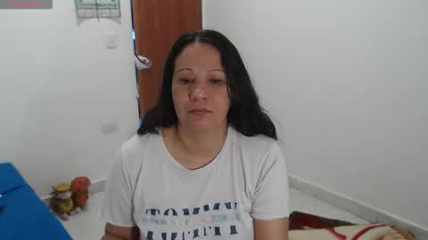 laura_foxx2379 online show from 02/04/26, 03:40