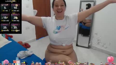 laura_foxx2379 online show from 02/12/26, 03:40