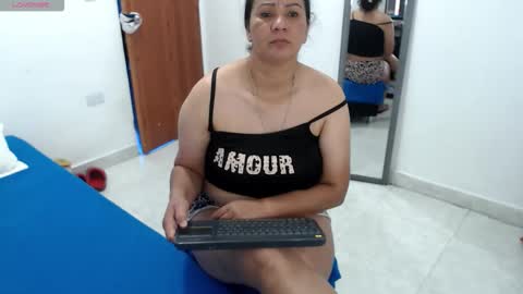 laura_foxx2379 online show from 04/15/26, 09:37