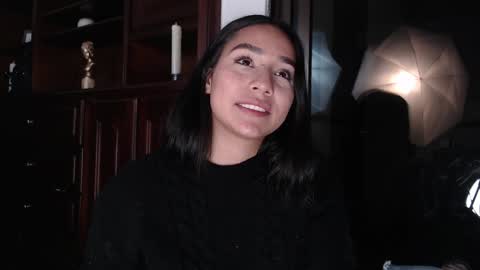 lLAURA online show from 12/11/24, 01:37