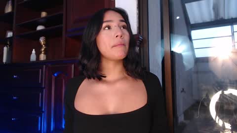 lLAURA online show from 12/12/24, 10:31