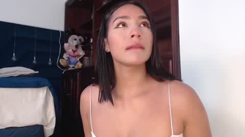 lLAURA online show from 01/04/25, 07:13