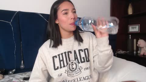 lLAURA online show from 01/25/25, 01:43