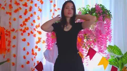 laura online show from 11/08/25, 08:03