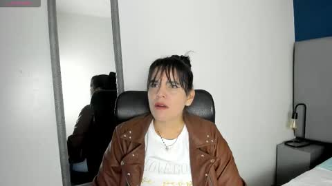 Snapshot of laura_hotties chatting on 01/08/26, 12:51 laura hotties online show from 01/08/26, 12:51