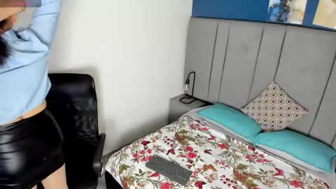 Snapshot of laura_hotties chatting on 01/14/26, 02:01 laura hotties online show from 01/14/26, 02:01