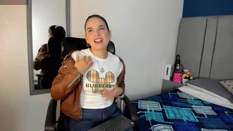 Snapshot of laura_hotties chatting on 02/07/26, 01:04 laura hotties online show from 02/07/26, 01:04