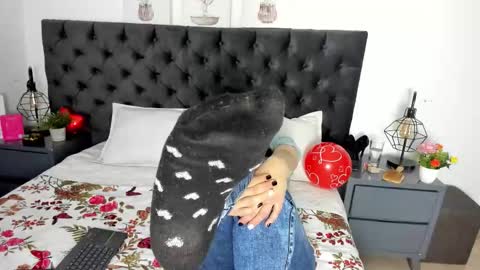 Snapshot of laura_hotties chatting on 02/21/26, 01:01 laura hotties online show from 02/21/26, 01:01