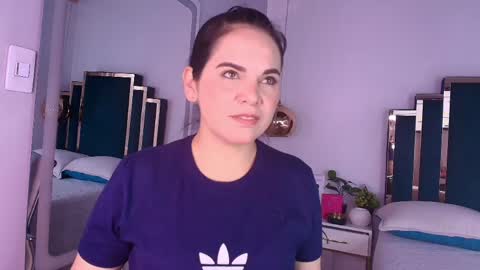Snapshot of laura_hotties chatting on 05/31/26, 01:07 laura hotties online show from 05/31/26, 01:07
