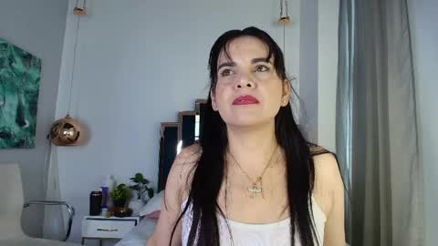 Snapshot of laura_hotties chatting on 06/05/26, 05:40 laura hotties online show from 06/05/26, 05:40