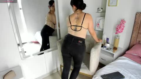 Snapshot of laura_hotties chatting on 06/26/26, 06:12 laura hotties online show from 06/26/26, 06:12