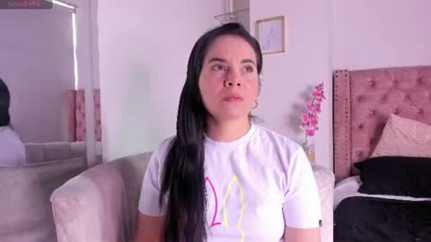 Snapshot of laura_hotties chatting on 07/12/26, 01:35 laura hotties online show from 07/12/26, 01:35