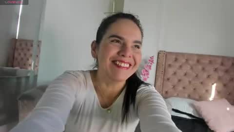 Snapshot of laura_hotties chatting on 07/13/26, 01:14 laura hotties online show from 07/13/26, 01:14