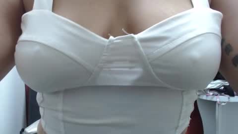 Snapshot of laura_hotyy chatting on 09/12/25, 01:22 Laura online show from 09/12/25, 01:22