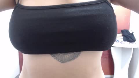 Snapshot of laura_hotyy chatting on 09/19/25, 02:07 Laura online show from 09/19/25, 02:07