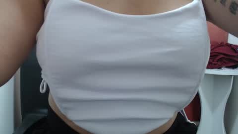 Snapshot of laura_hotyy chatting on 09/20/25, 01:23 Laura online show from 09/20/25, 01:23