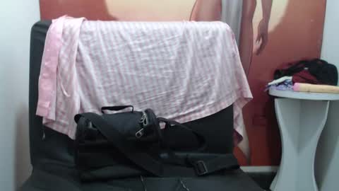 Snapshot of laura_hotyy chatting on 09/22/25, 01:46 Laura online show from 09/22/25, 01:46